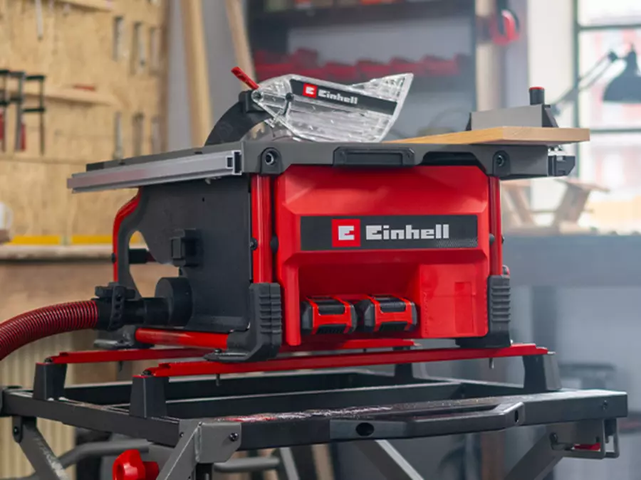Настільна пила Einhell TE-TS 36/8 T Li-Solo в майстерні