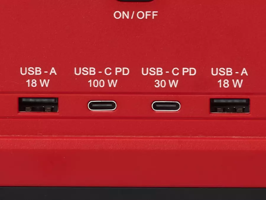 Два порти USB-A потужністю до 18 Вт портативної зарядної станції Einhell TE-ES 300/240 для заряджання смартфонів, павербанків, камер і навігаторів.