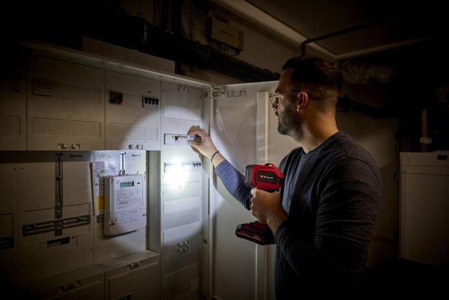 Фонарь аккумуляторный 1 LED Einhell TC-CL 18/350 Li - Solo (4514175) Фонарь аккумуляторный 1 LED Einhell TC-CL 18/350 Li - Solo (4514175)