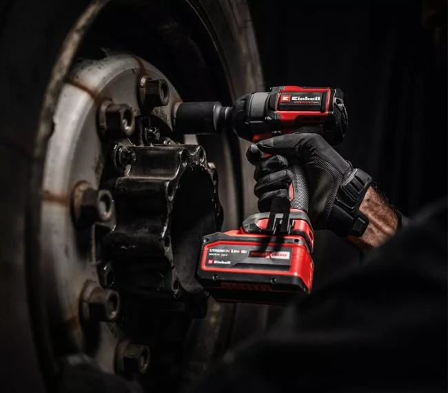 Набір Ударний гайковерт акумуляторний безщітковий Einhell Professional TP-CW 18/750-C Li BL-Solo + зарядне і акумулятор Starter-Kit 18V 4,0 Ah (4510065, 4512042)