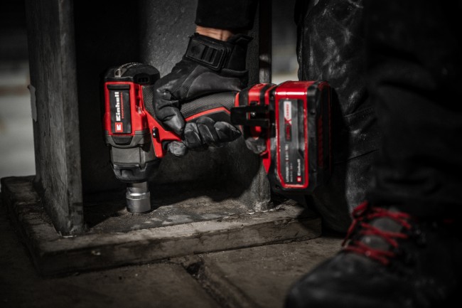 Набір Ударний гайковерт акумуляторний безщітковий Einhell Professional TP-CW 18/750-C Li BL-Solo + зарядне і акумулятор Starter-Kit 18V 4,0 Ah (4510065, 4512042)