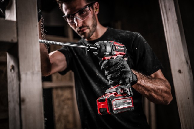 Набір Ударний гайковерт акумуляторний безщітковий Einhell Professional TP-CW 18/750-C Li BL-Solo + зарядне і акумулятор Starter-Kit 18V 4,0 Ah (4510065, 4512042)