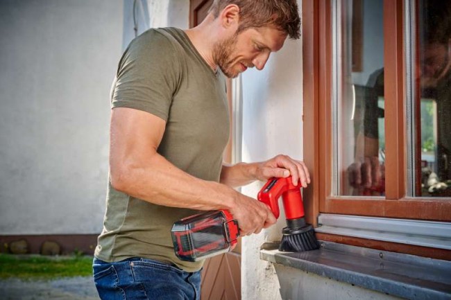 Аккумуляторный очиститель поверхностей Einhell PICOBELLA 18/90 (3424220) Аккумуляторный очиститель поверхностей Einhell PICOBELLA 18/90 (3424220)