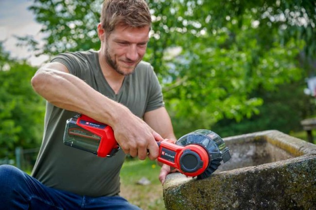 Аккумуляторный очиститель поверхностей Einhell PICOBELLA 18/90 (3424220) Аккумуляторный очиститель поверхностей Einhell PICOBELLA 18/90 (3424220)