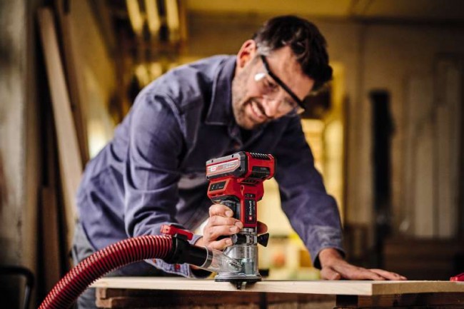 Набор фрезер аккумуляторный бесщеточный окантовочный Einhell TP-ET 18 Li BL - Solo + зарядное устройство и аккумулятор 18V 2,5 Ah (4350412,4512097) Набор фрезер аккумуляторный бесщеточный окантовочный Einhell TP-ET 18 Li BL - Solo + зарядное устройство и аккумулятор 18V 2,5 Ah (4350412,4512097)