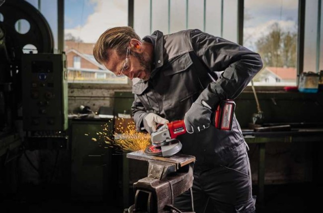 Угловая бесщеточная шлифмашина Einhell TE-AG 18/150 Li BL - Solo 150 мм (4431144) Угловая бесщеточная шлифмашина Einhell TE-AG 18/150 Li BL - Solo 150 мм (4431144)