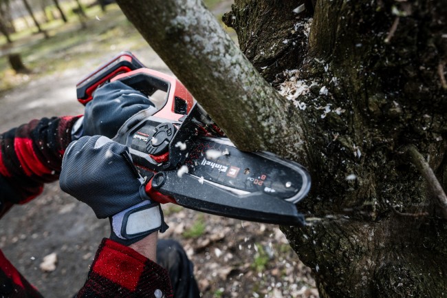 Акція! Набір пила обрізна ланцюгова акумуляторна безщіткова Einhell Professional GP-PS 18/20 Li BL-Solo + зарядний пристрій і акумулятор  Starter-Kit 18V 4,0 Ah (4600080K)