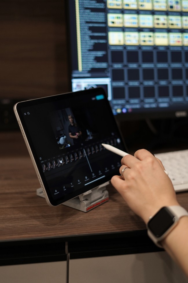 Підставка під смартфон або планшет з фірмовим логотипом einhell-shop.com.ua