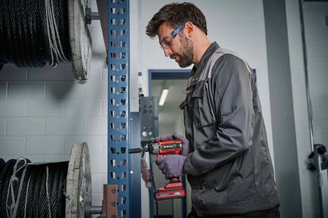 Набор ударная отвертка бесщеточная Einhell TP-CI 18/220 Li BL + Starter-Kit 4.0 Аh (4510085, 4512042)