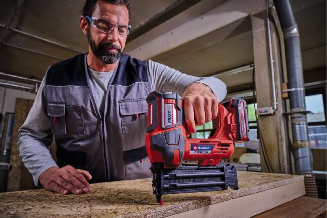 Набор степлер для гвоздей аккумуляторный FIXETTO 18/50 N + зарядное устройство и аккумулятор 18V 4,0 Ah (4257795,4512042) Набор степлер для гвоздей аккумуляторный FIXETTO 18/50 N + зарядное устройство и аккумулятор 18V 4,0 Ah (4257795,4512042)