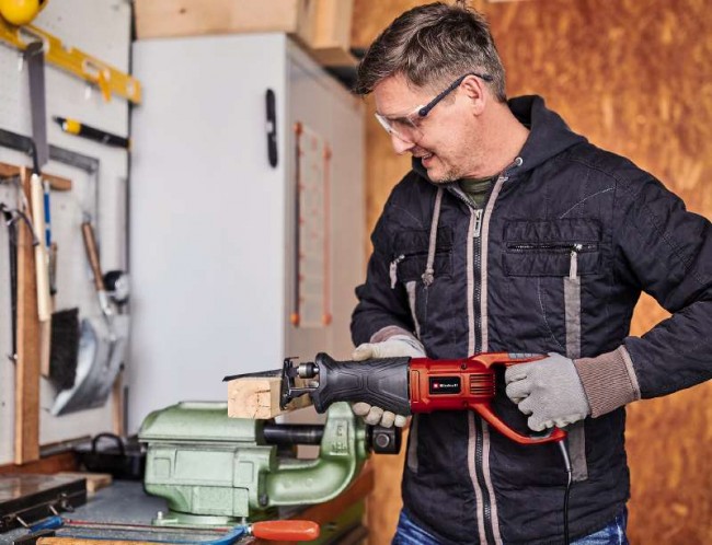 Пила шабельна Einhell TC-AP 690 E (4326161) Пила шабельна Einhell TC-AP 690 E (4326161)