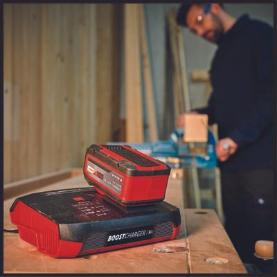 Ускоренное зарядное устройство Einhell PXC Boostcharger 8A (4512155) Ускоренное зарядное устройство Einhell PXC Boostcharger 8A (4512155)