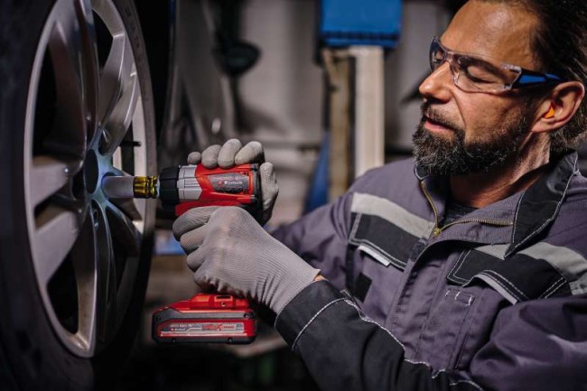 Набір ударний гайковерт безщітковий Einhell TP-CW 18Li BL - Solo + зарядний пристрій та акумулятор 18V 2,5 Ah (4510040,4512097) Набір ударний гайковерт безщітковий Einhell TP-CW 18Li BL - Solo + зарядний пристрій та акумулятор 18V 2,5 Ah (4510040,4512097)