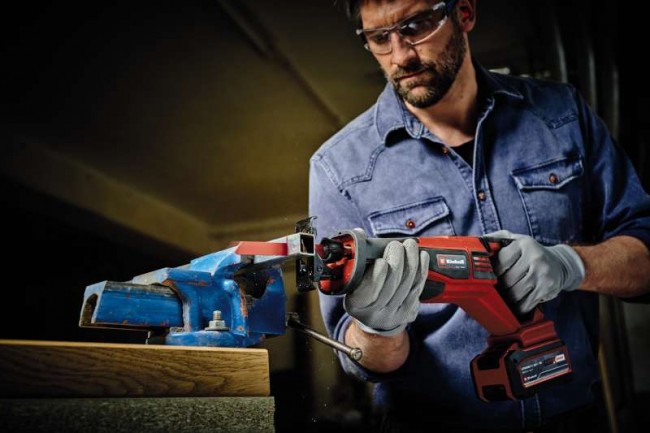 Пила сабельная Einhell TP-AP 18/28 Li BL - Solo + зарядное устройство и аккумулятор 18V 4,0 Ah (4326310, 4512042) Пила сабельная Einhell TP-AP 18/28 Li BL - Solo + зарядное устройство и аккумулятор 18V 4,0 Ah (4326310, 4512042)