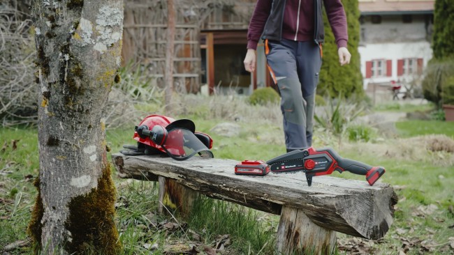 Набір пила обрізна ланцюгова акумуляторна безщіткова Einhell GE-PS 18/15 Li BL - Solo + зарядний пристрій і акумулятор 18V 4,0 Ah (4600040, 4512042)